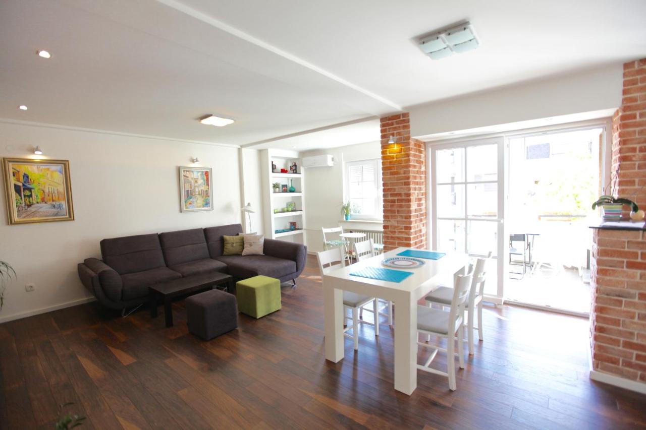 Brick Apartment On Macedonia Pedestrian Street Skopje Exterior foto